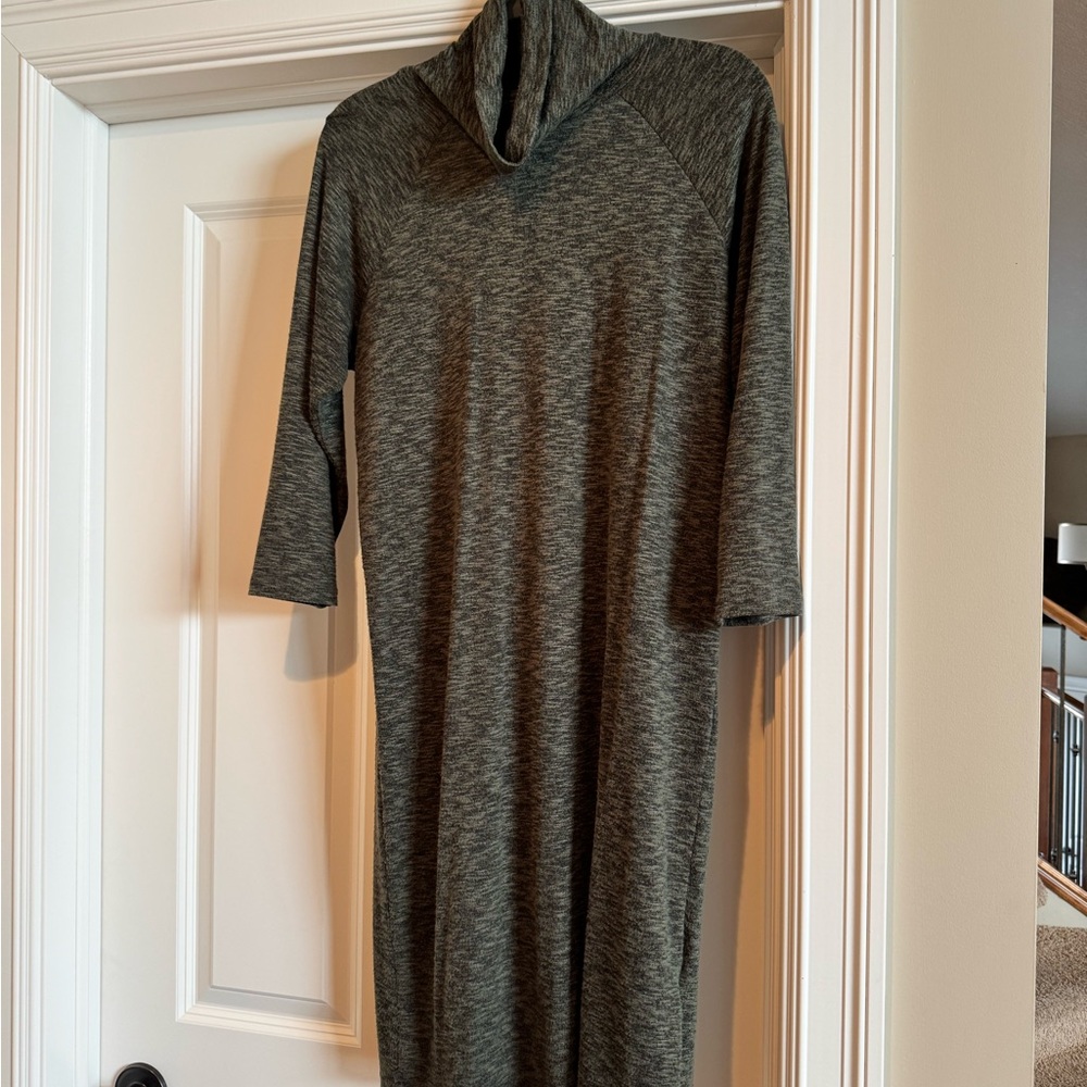 Hunter green flecked jersey-knit like knee length turtleneck Midi Dress, Sz M